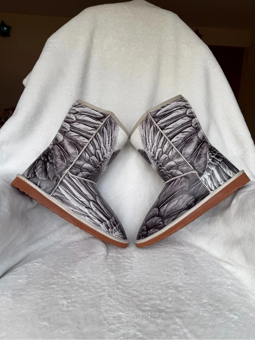 Women’s Winter Boots with Angel Wing Print Plush Fleece Lining Size 40